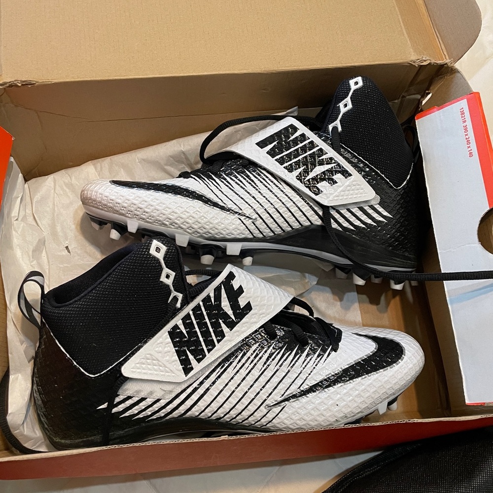 New Nike TD football cleat - sz 11.5